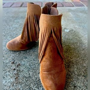 Ariat womens fringe ankle boot size 7 used like new (runs true to size)